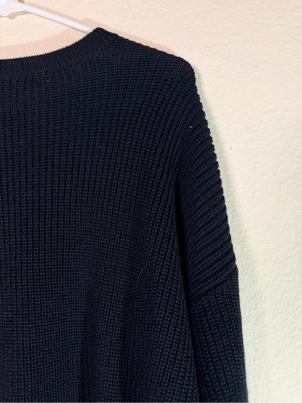 Vuori Alps Crew Neck Merino Wool Sweater Black NWT Medium - Picture 10 of 12